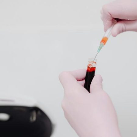 Agenția Europeană pentru Medicamente recomandă un nou medicament pentru adulții cu sindrom de chilomicronemie familială em360