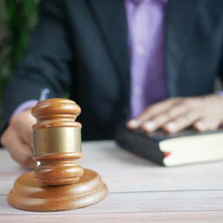 Avocatul general al CJUE consideră că asociațiile de judecători pot contesta jaloanele privind justiția din PNRR-ul Poloniei em360