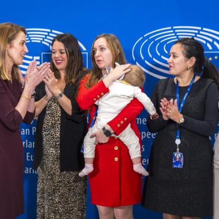 Consiliul Uniunii Europene aprobă votul prin delegare pentru eurodeputate înainte și după naștere em360