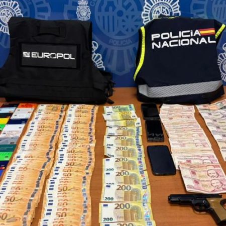Opt persoane reținute într-o anchetă Europol privind introducerea ilegală a cetățenilor cubanezi în Spania em360