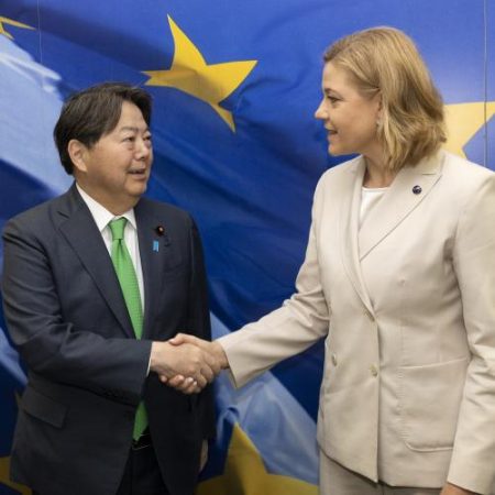 UE și Japonia accelerează cooperarea în AI, date tehnologii cuantice și semiconductori em360