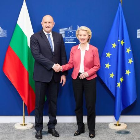 Comisia Europeană cere Bulgariei reforme anticorupție pentru deblocarea fondurilor suspendate em360