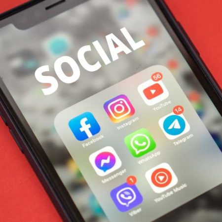Observatorul European al Mass-Mediei Digitale avertizează asupra creșterii dezinformării bazate pe identitate em360