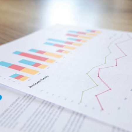 Comisia Europeană vrea să reducă raportarea de durabilitate cerută companiilor em360