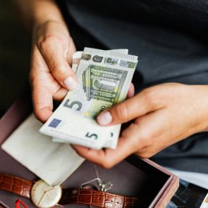 Parchetul European îl anchetează pe primarul din Buduslău după un flagrant într-un dosar cu fonduri UE em360