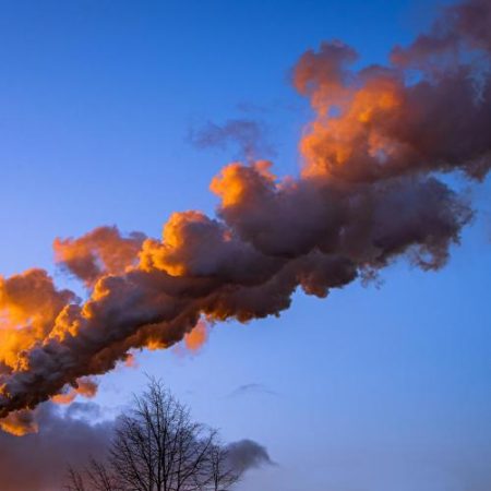 Comisia Europeană pregătește regulile pentru deducerea prețului carbonului plătit în afara UE sub CBAM em360