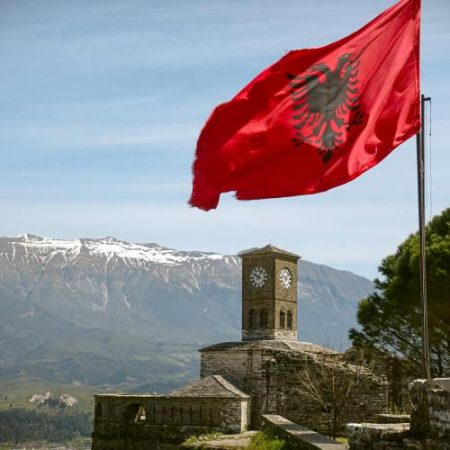 Albania poate începe închiderea capitolelor de negociere pentru aderarea la Uniunea Europeană em360