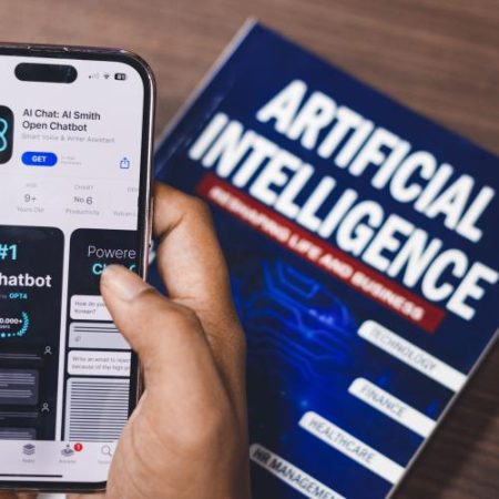 Comisia Europeană pregătește codul pentru etichetarea conținutului generat de inteligența artificială em360
