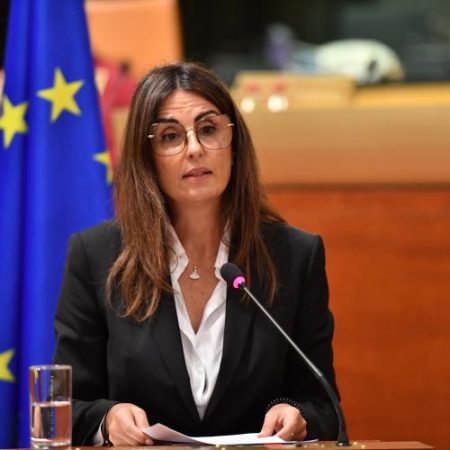 Ombudsmanul European avertizează Comisia că urgența nu poate deveni scurtătură pentru legi fără evaluări și consultări em360