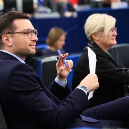 European Council on Foreign Relations avertizează că o președinție a extremei drepte în Franța ar putea izola Parisul în Uniunea Europeană em360