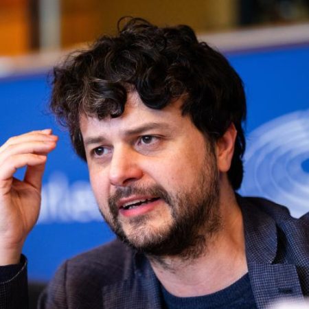 Brando Benifei spune că Europa este deja lider în AI aplicată în sănătate drept și unele industrii em360
