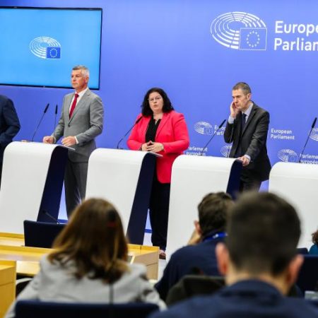 Pactul privind migrația și azilul intră în aplicare, dar raportorii Parlamentului European avertizează că testul real începe acum em360