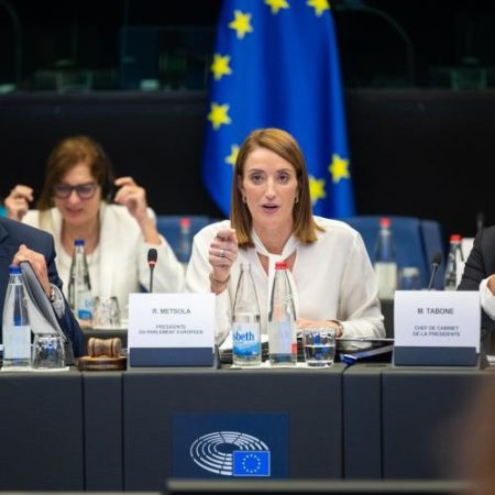 Grupurile S&D și Greens/EFA acuză Patriots for Europe de folosirea necorespunzătoare a banilor Parlamentului European em360