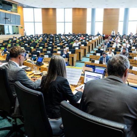 Parlamentele naționale cer un rol mai puternic în extinderea Uniunii Europene nu doar votul final asupra aderării em360
