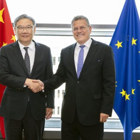 Uniunea Europeană cere Chinei să reducă dezechilibrul comercial și să nu blocheze aprovizionarea cu pământuri rare em360
