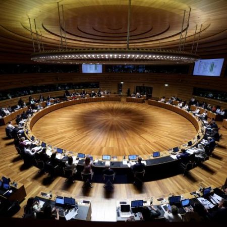 Organizații civice cer Consiliului Uniunii Europene să nu transforme simplificarea digitală în dereglementare em360