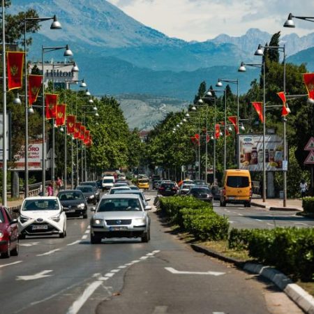 Comisia Europeană pune pe masă pachetul de 3,2 miliarde de euro pentru aderarea Muntenegrului la Uniunea Europeană em360
