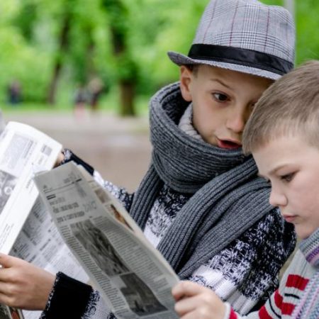 Comisia Europeană pregătește un cadru de alfabetizare AI, iar PISA 2029 va testa media literacy și AI literacy em360
