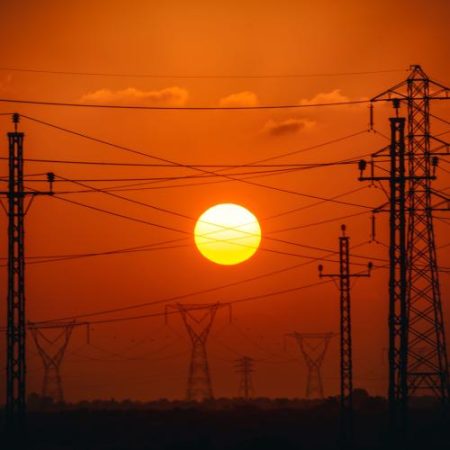 Uniunea Europeană și Egiptul prezintă un proiect de 690 de milioane de euro pentru modernizarea rețelei electrice egiptene em360