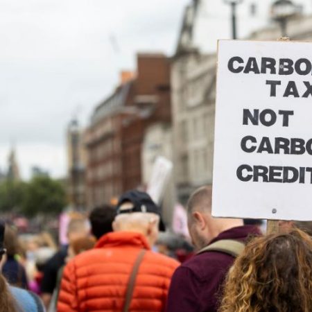 Creditele internaționale de carbon revin în politica climatică europeană cu riscuri greu de verificat em360