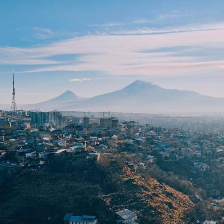 Alegerile din Armenia îi dau lui Nikol Pashinyan majoritate parlamentară, dar nu și voturile pentru schimbarea Constituției em360