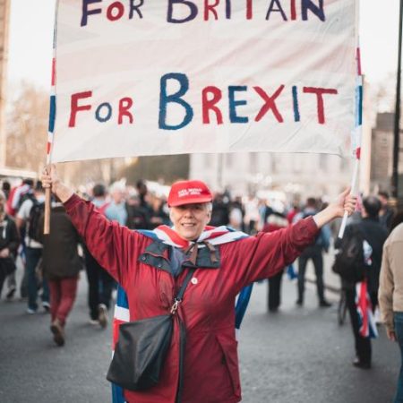 Brexitul este tot mai regretat în Regatul Unit dar vechea frică de migrație încă blochează revenirea spre Europa em360