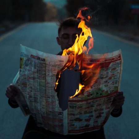 CEPS spune că Uniunea Europeană trebuie să trateze concentrarea media ca risc pentru democrație em360