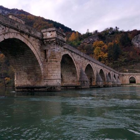 Sprijinul pentru aderarea la Uniunea Europeană rămâne puternic în Balcanii de Vest dar Serbia și Türkiye arată limitele influenței europene em360