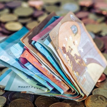 Consumatorii din zona euro percep o inflație mai mare dar așteptările pe termen mediu scad ușor em360