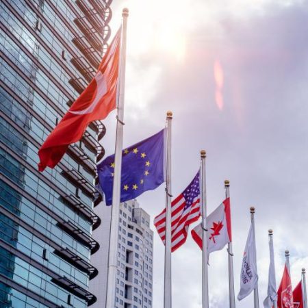 ECIPE avertizează că marile puteri transformă comerțul global într-un câmp de luptă economică em360