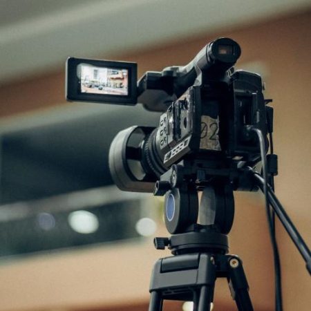 Raport european pluralismul media din UE este amenințat de concentrarea proprietății platforme digitale și presiuni politice em360