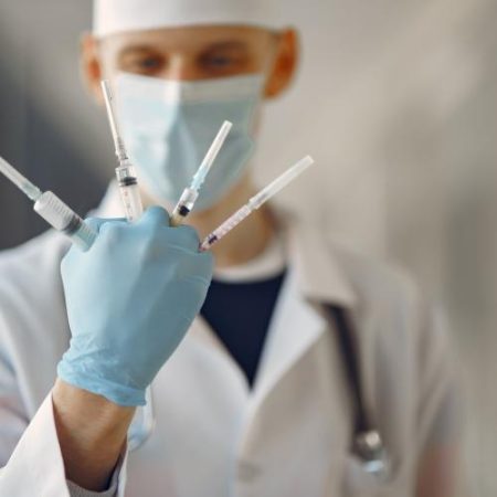 Dezinformarea medicală din Polonia a trecut de la vaccinuri la școli, cancer, avort și neîncredere în medici em360