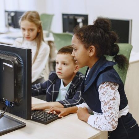 ALL DIGITAL cere ca 10% din fiecare proiect tehnologic european să fie dedicat incluziunii digitale em360