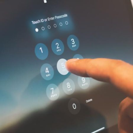 Google și Apple folosesc argumentele de securitate și confidențialitate pentru a limita deschiderea platformelor susține Tech Policy Press em360