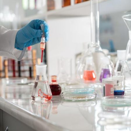 Uniunea Europeană finanțează 182 de cercetători ca să transforme descoperirile din laborator în tratamente tehnologii și servicii em360