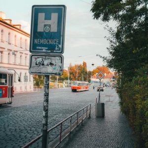Parchetul European anunță acorduri de recunoaștere a vinovăției într-un dosar de fraudă cu achiziții publice în Cehia em360