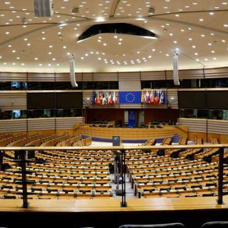 CEPS avertizează că Uniunea Europeană are puțin timp pentru a controla riscurile AI pe care nu o produce em360
