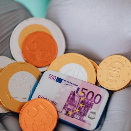 Parlamentul European vrea un euro digital care să funcționeze ca numerar, fără să elimine numerarul em360