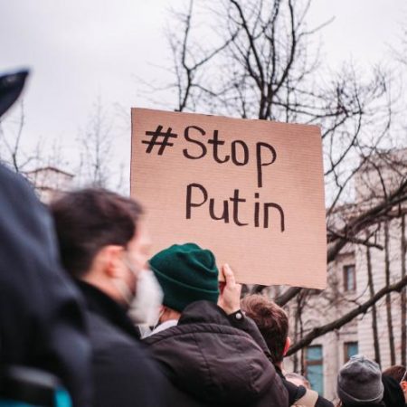 Parlamentul European transmite fabricilor de troli ruși că Uniunea Europeană își va apăra democrația em360