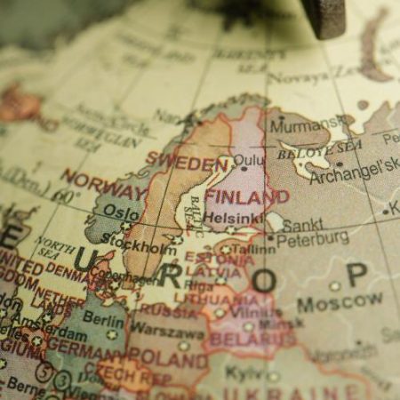 EUISS avertizează că Europa intră în ani de pericol maxim și trebuie să poată descuraja Rusia cu mai puțin sprijin american em360