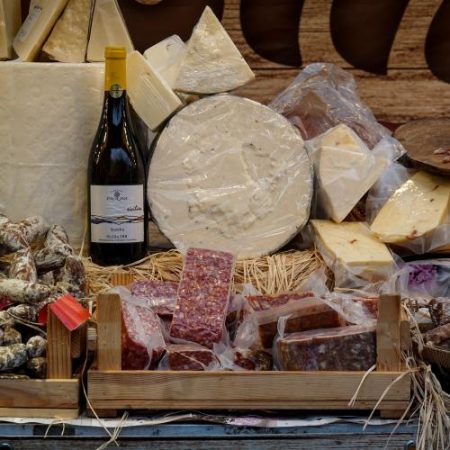 Uniunea Europeană vrea contracte mai corecte pentru fermieri și reguli mai clare pentru produsele numite carne em360