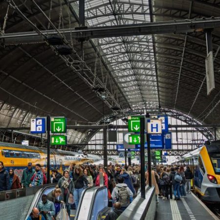 Comisia Europeană avertizează Țările de Jos că operatorul feroviar de stat poate primi un avantaj incorect pe rutele internaționale em360