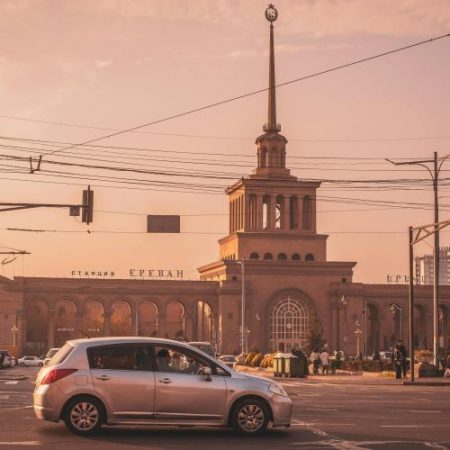Comisia Europeană acuză Rusia că încearcă să influențeze alegerile din Armenia em360