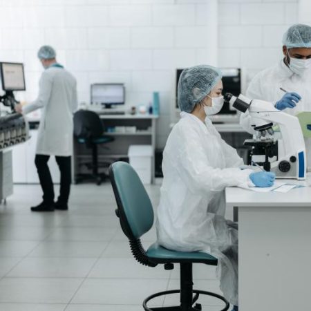 Uniunea Europeană acordă 838 de milioane de euro pentru cercetare de frontieră și încearcă să atragă mai mulți savanți din afara Europei em360