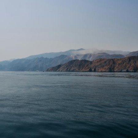 Uniunea Europeană sancționează responsabili iranieni pentru limitarea navigației prin Strâmtoarea Hormuz em360