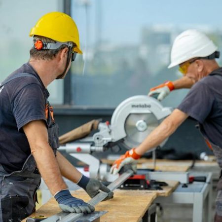 Comisia Europeană spune că aproape jumătate dintre IMM-uri nu găsesc lucrători cu competențele potrivite em360