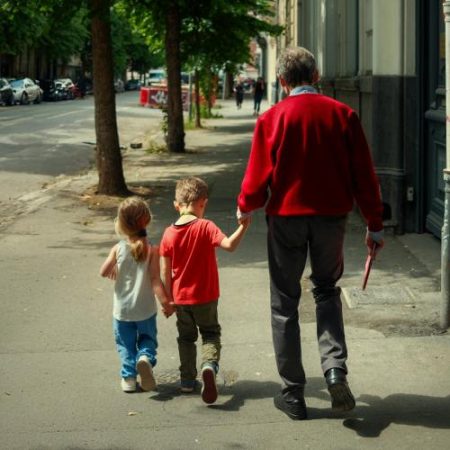 Una din opt gospodării cu copii din Uniunea Europeană este susținută de un singur adult em360