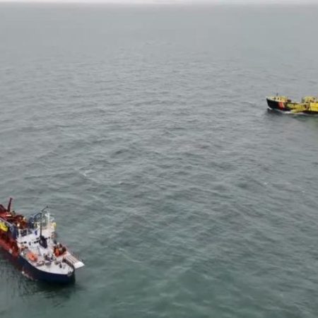 Nave belgiene olandeze și europene au exersat oprirea unei pete mari de petrol înainte să ajungă la rezervația Zwin em360