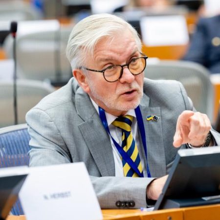 Parlamentul European susține aderarea Ucrainei dar cere reforme anticorupție și bani predictibili în timp ce războiul continuă em360
