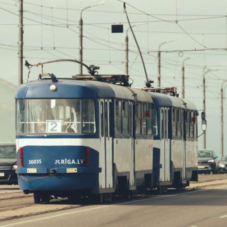 Letonia va folosi 617 milioane de euro pentru renovarea locuințelor vulnerabile, mașini electrice și transport public în zonele izolate em360